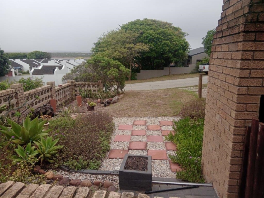 6 Bedroom Property for Sale in Paradise Beach Eastern Cape